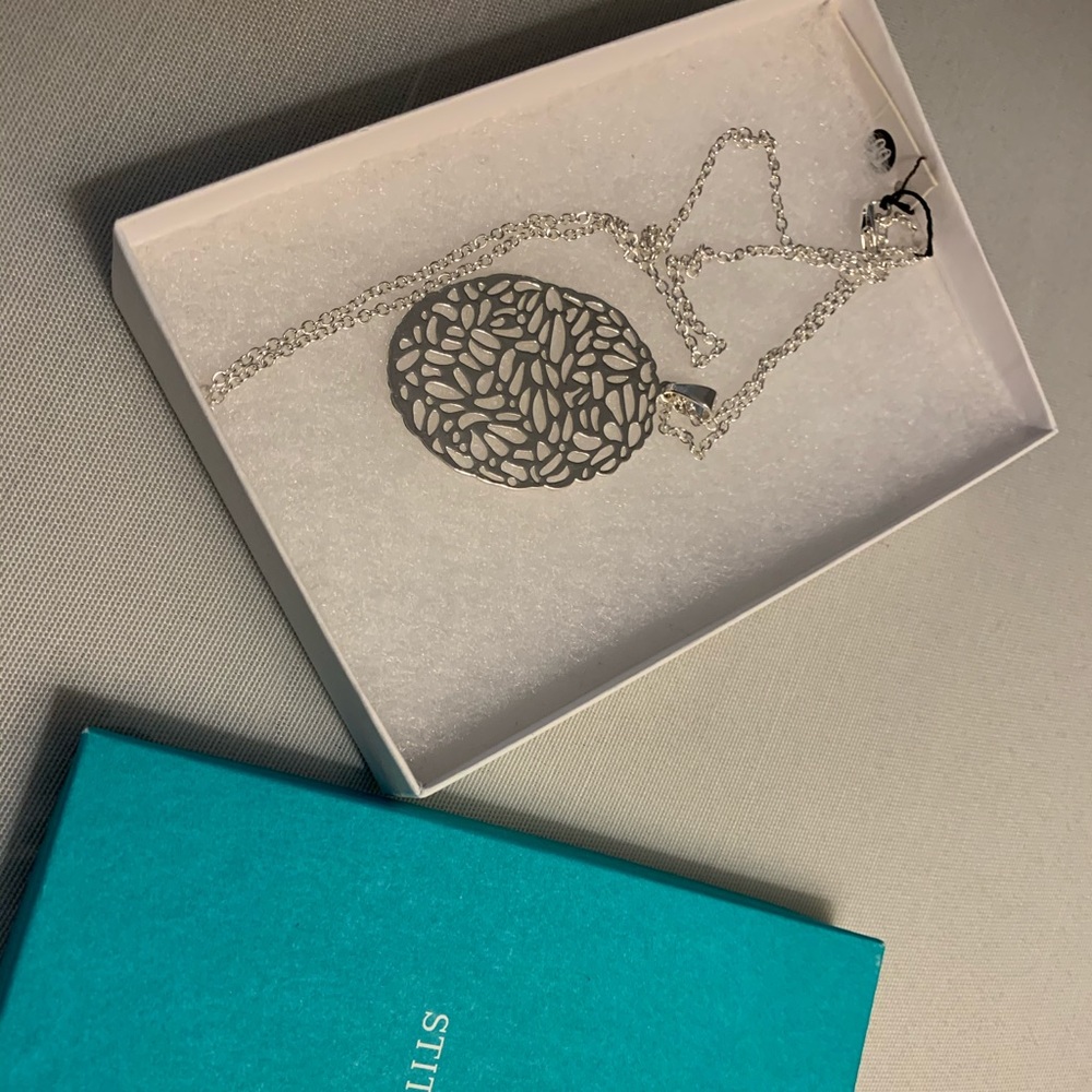 NWT Bay To Baubles ivy filigree necklace